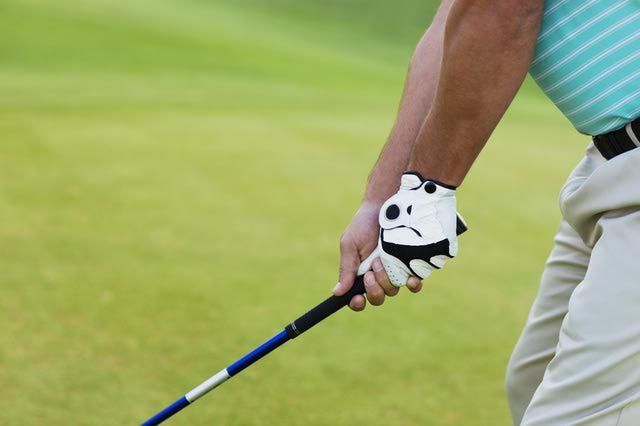 how to grip a golf club